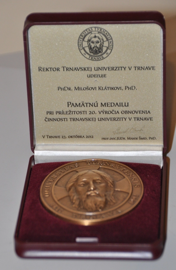 Die Medaille aus der Universität Trnava