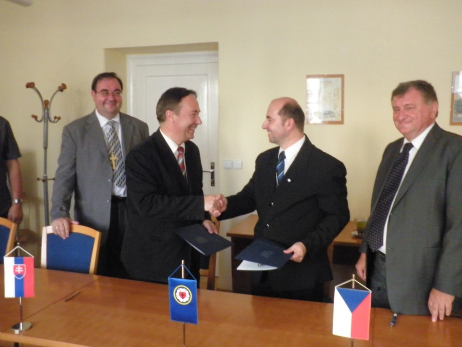 Partnerschaftsvertrag zwischen der EKAB in der Slowakei und der Tschechischen Republik