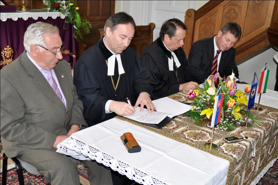 Partnerschaftsvertrag der EKAB mit der Evangelischen Kirche in Ungarn wurde unterschrieben